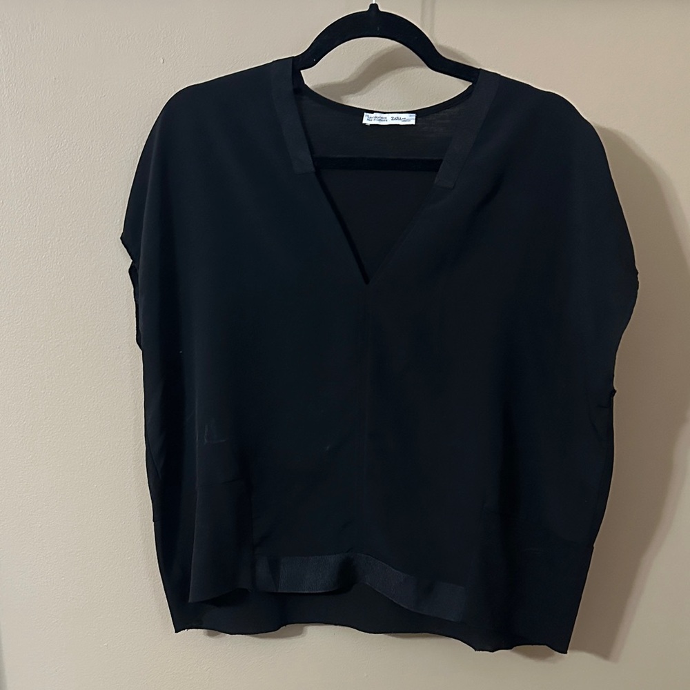 Zara  Elegant Black V-Neck Top